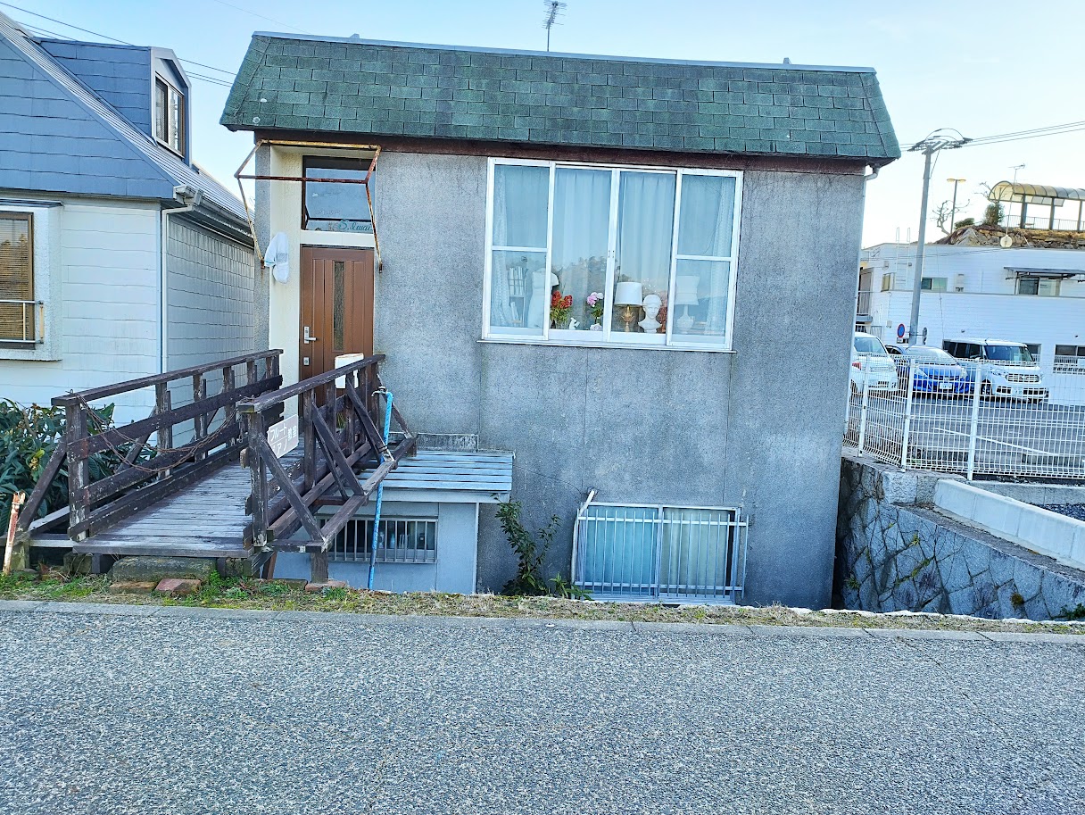 Drawbridge house